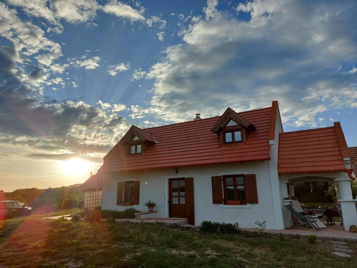 Casa Beata Villa Lesencetomaj ภายนอก รูปภาพ