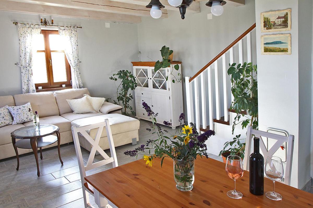 Casa Beata Villa Lesencetomaj ภายนอก รูปภาพ