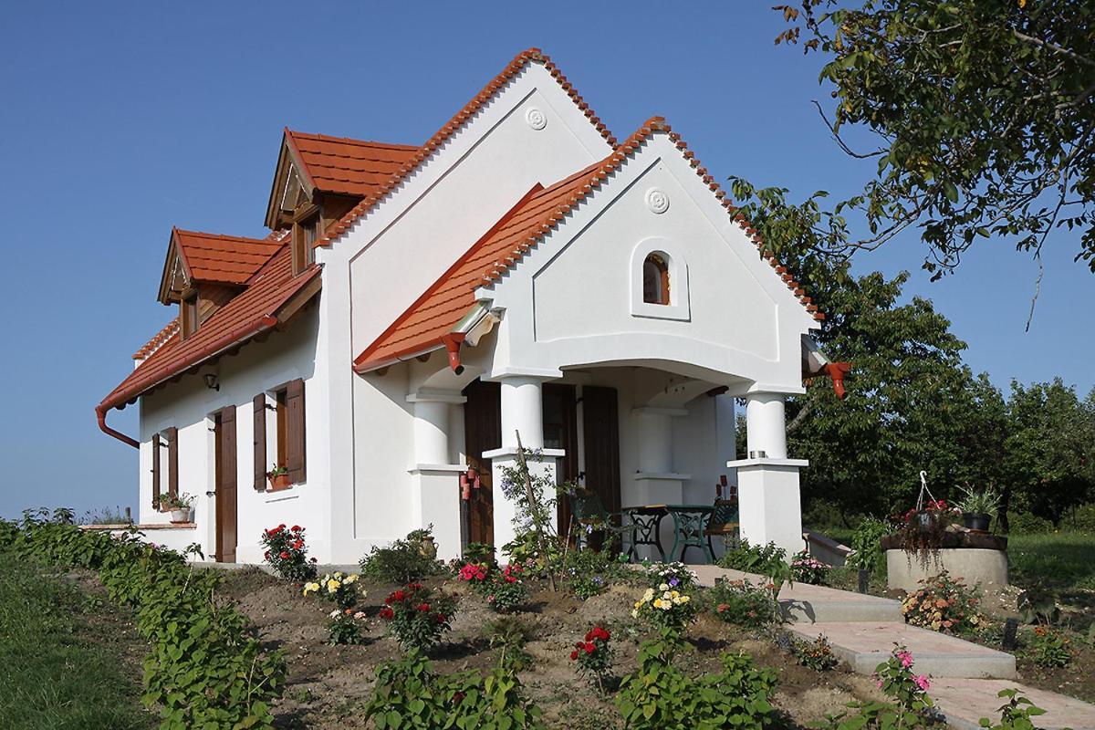 Casa Beata Villa Lesencetomaj ภายนอก รูปภาพ