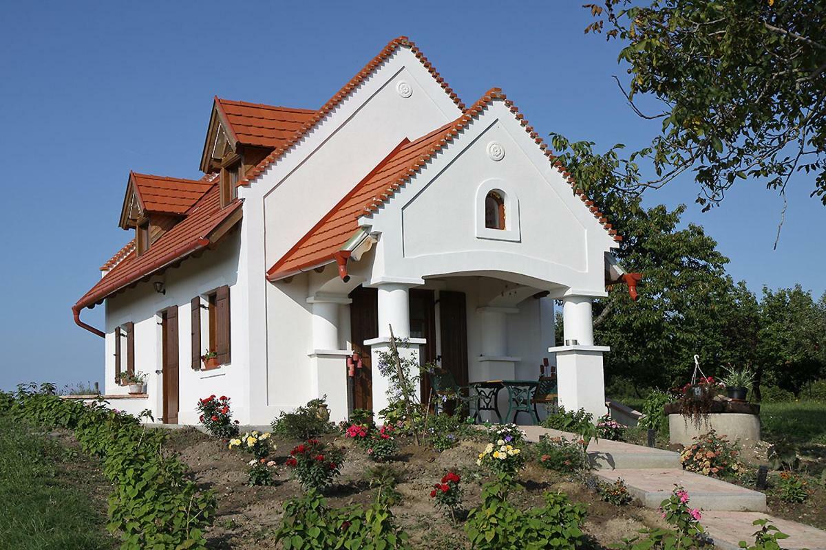 Casa Beata Villa Lesencetomaj ภายนอก รูปภาพ